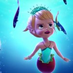 oona swimming with the fishes