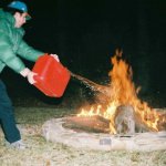 Gasolina al fuego