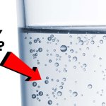 Air bubbles in water glass