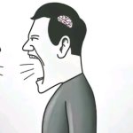 El inteligente viendo como se pelean dos bobos
