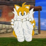 Tails feet