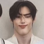 sunghoon reaction pic 4