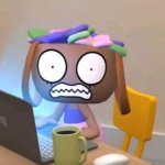 Shocked Bassie on computer