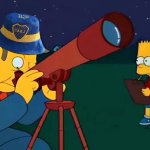 Skinner Bostero con Telescopio