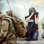 Journalist in battle reporter war