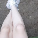 Maureenries [BubTheTub] flaunts legs & models converse