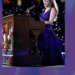 TAYLOR SWIFT AT PIANO