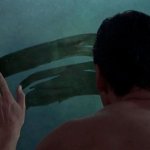 hombre mirandose al espejo