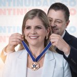 Chaves Medalla Laura