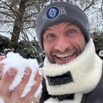 Thomas Müller mit Schneeball