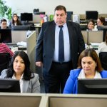 Stone Fat Boy Office workers Boss snicker laughing