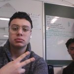 Rami og Mike når npen spør hvor mye de benker