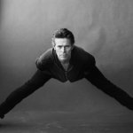 willem dafoe pose