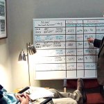 Pete qui explique à Mathieu