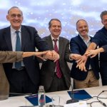 Alabad al amado líder