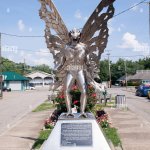 Pennsylvania Ass eating champion mothman honoured with statue