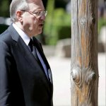 Intelligent person talking to a MAGA moron Trump