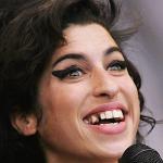 Amy Winehouse Teeth