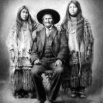 A photo of Geronimo and his nieces. Photo by H.H. Clarke 1909, i meme