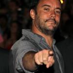 Dave Matthews pointing