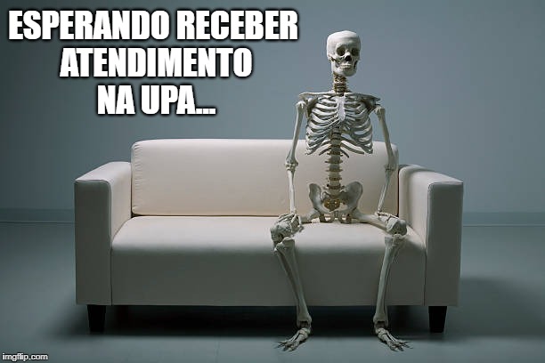 caveira | ESPERANDO RECEBER ATENDIMENTO NA UPA... | image tagged in caveira,calavera,skull,esqueleto,skeleton,scheletro | made w/ Imgflip meme maker