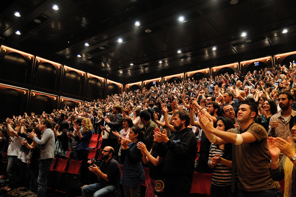 Standing Ovation Blank Meme Template