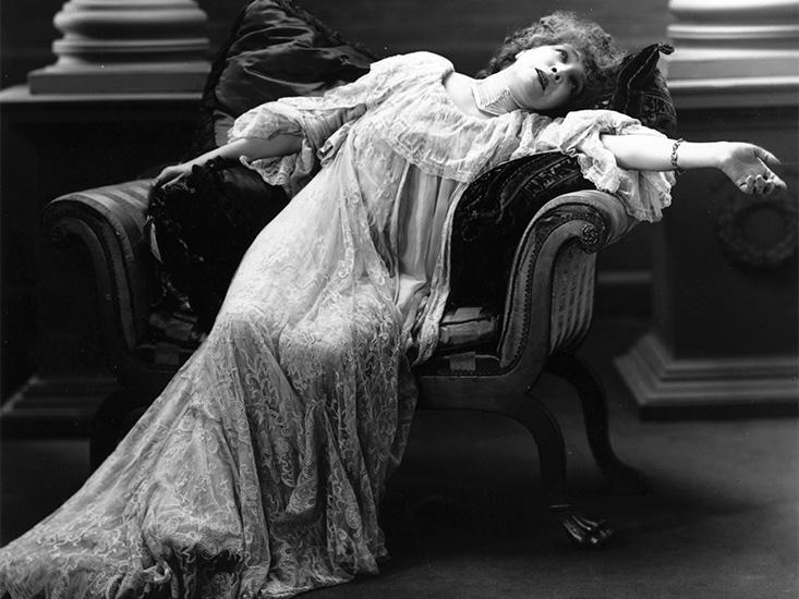 Vintage fainting woman Blank Meme Template