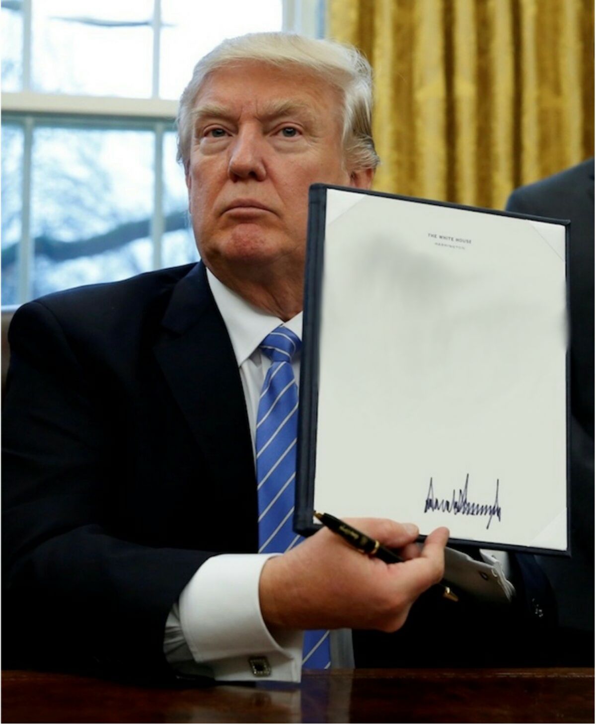 High Quality Trump decret Blank Meme Template