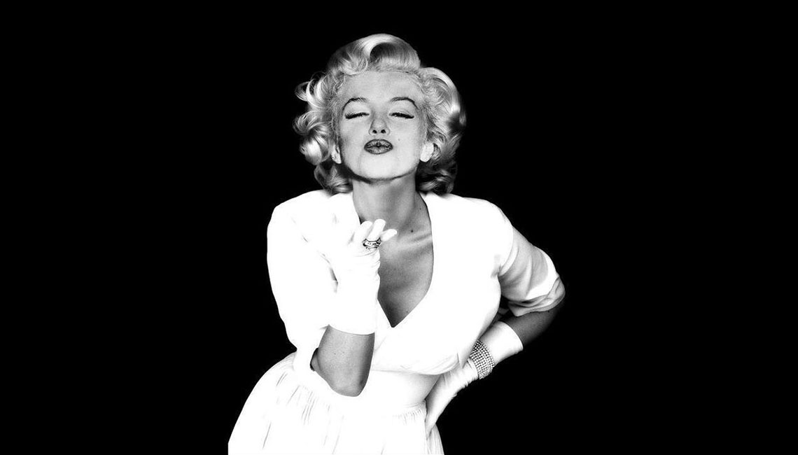 High Quality Marilyn Monroe blowing kisses Blank Meme Template