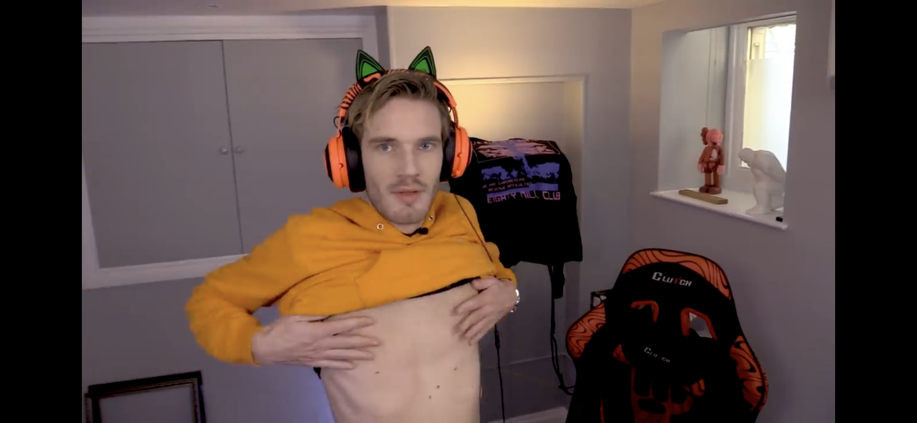 No "Naked pewdiepie" memes have been featured yet. 
