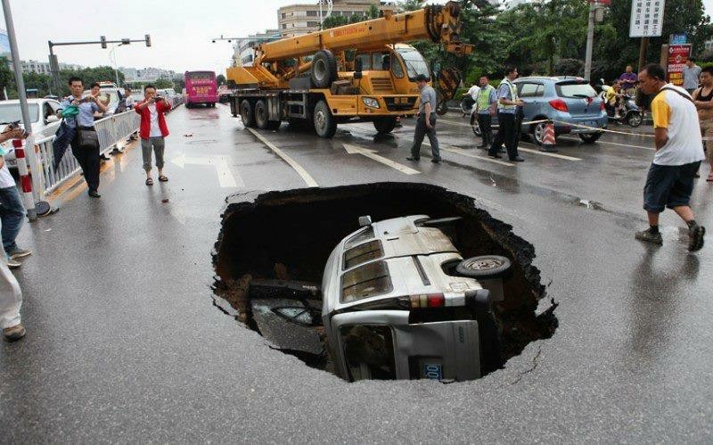 High Quality Sinkhole van Blank Meme Template