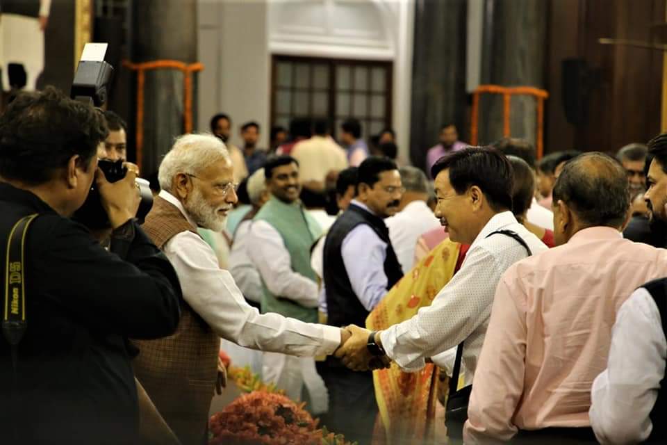 Chaiwala and dud wala Blank Meme Template