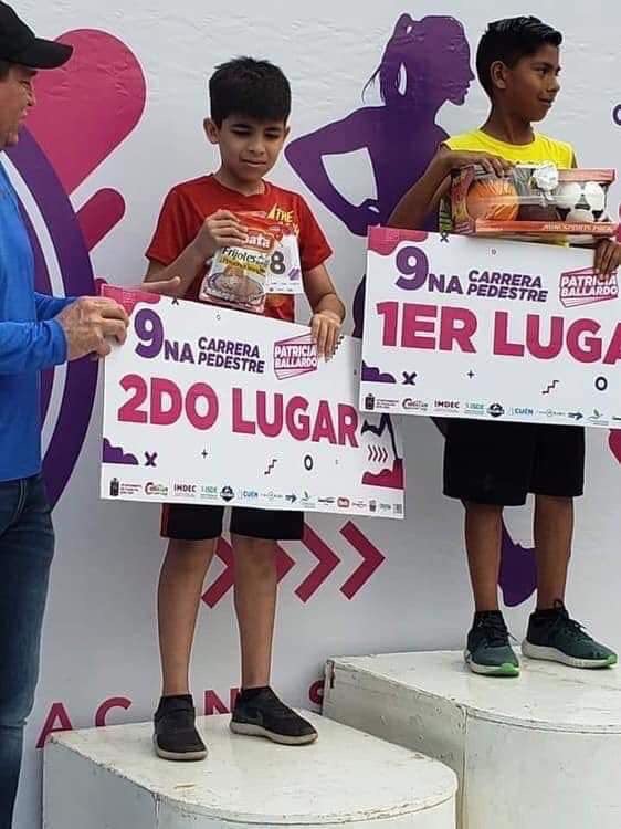 Niño segundo lugar Blank Meme Template