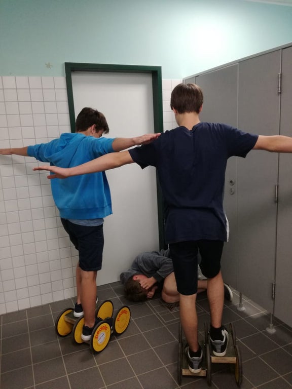 High Quality T-Pose Wall Blank Meme Template