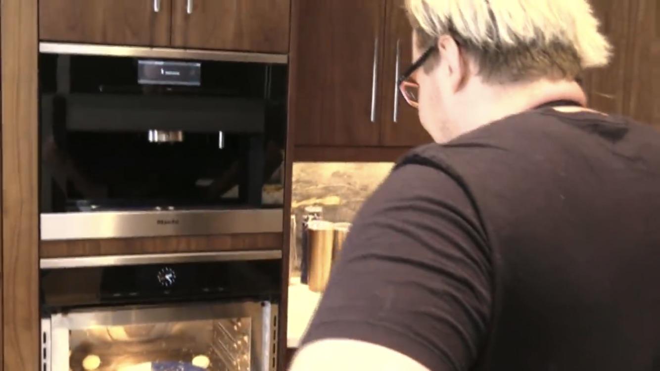 High Quality Miniladd looking at badly cooked eggs Blank Meme Template
