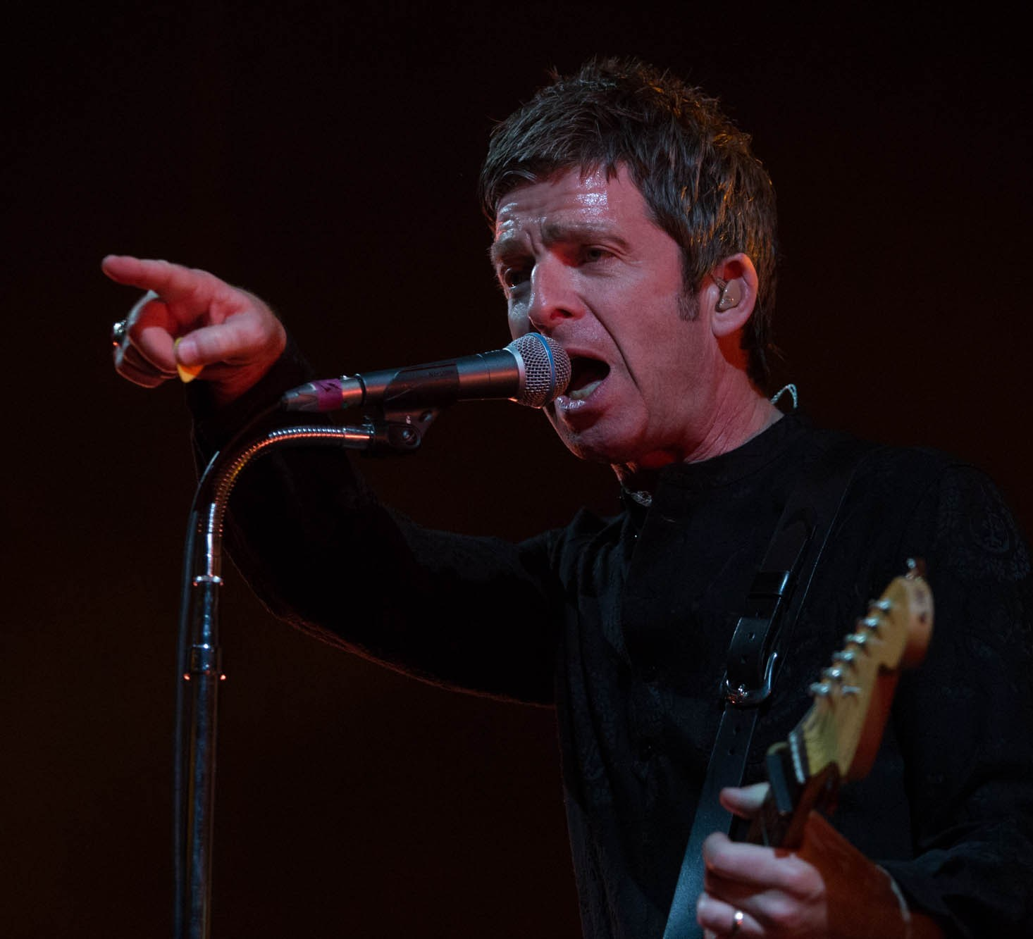 Noel Gallagher pointing Blank Meme Template