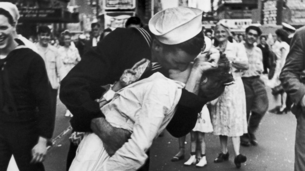 soldier kissing girl WWII Blank Meme Template
