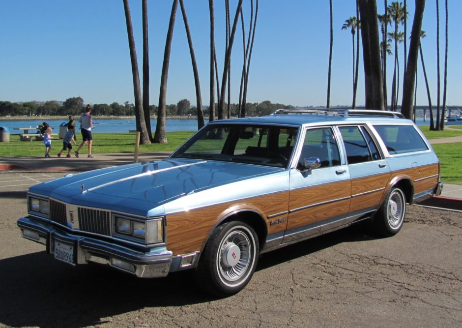 High Quality 1991 Oldsmobile Custom Cruiser Station Wagon Blank Meme Template