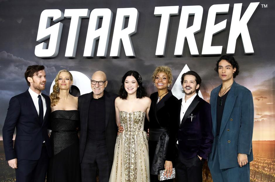 High Quality Star Trek Picard Cast Blank Meme Template