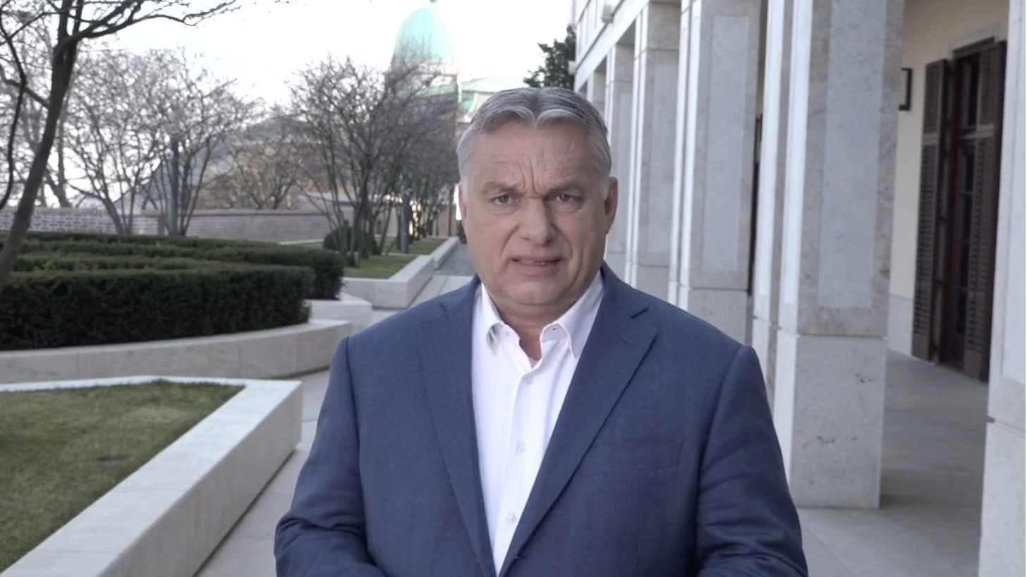 Orbán Viktor bejelent valamit Blank Meme Template