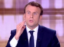 Emmanuel Macron - C'est de la poudre de perlimpinpin Meme Template