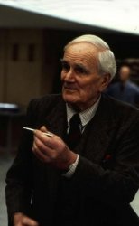 "Q" Des Llewellen Meme Template