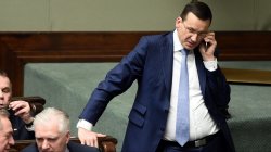 Morawiecki Telefon Meme Template