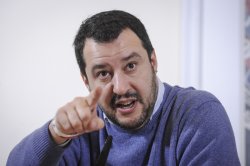 Salvini point Meme Template