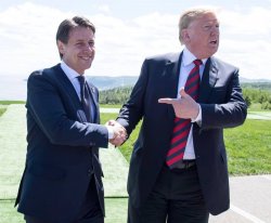 Conte e Trump Meme Template