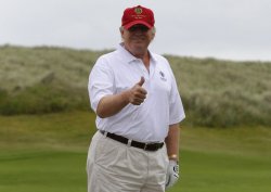 Trump_Golf Meme Template