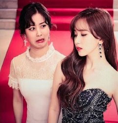 Twice beautiful Mina, weirder out Jihyo Meme Template