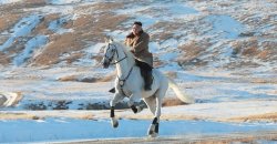 Kim Jong Un riding a white horse Meme Template
