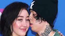 Lil xan kissing Noah Meme Template