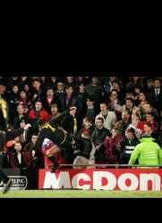 Cantona kung fu Meme Template